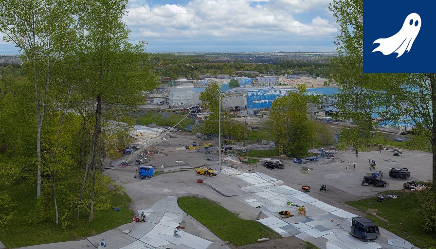 Kappeli on saanut uuden, monimuotoisen ilmeen, joka heijastaa Tampereen eloisaa kaupunkikulttuuria ja intohimoista urheilukilpailua.