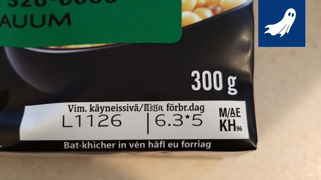 Kuva Tampereen Hämeenkadusta kesäillassa, jossa vihjataan ruokakassin sisältämän vanhentuneen aterian aiheuttamaan hämmennykseen.