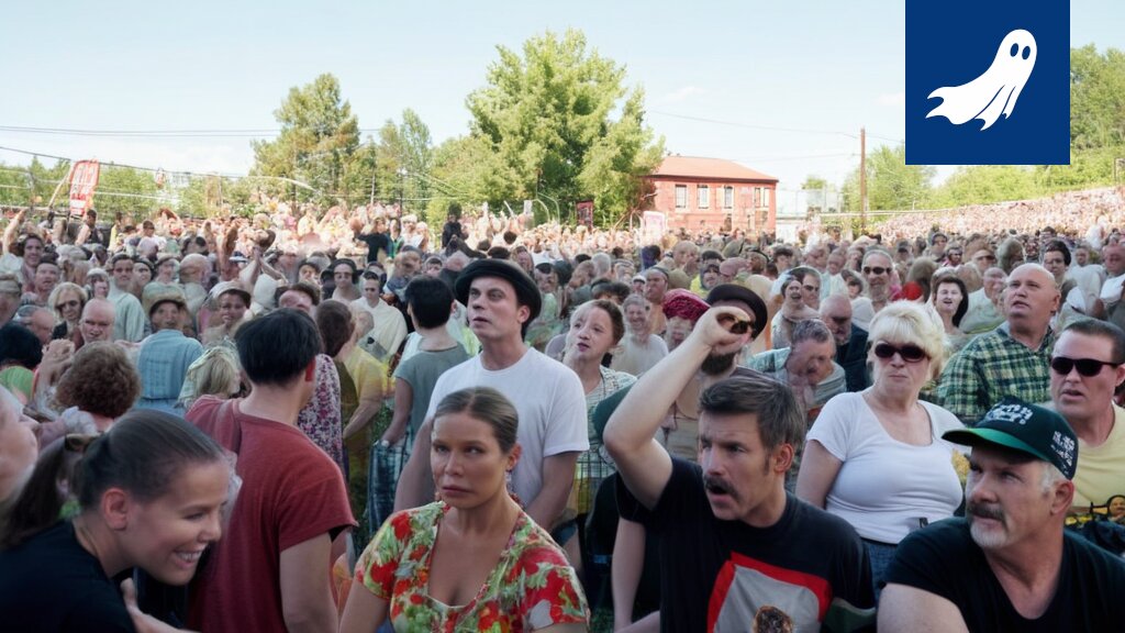 Tammerfestin lavalla näkyy hämmentyneitä ihmisiä, kun Rakkausalgoritmi 3000 yrittää järjestää pakotettuja suudelmia.