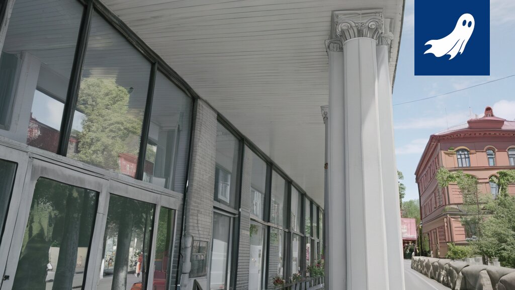 Tampereen kaupungintalon edessä oleva moderni äänimajakka Aleksis Kiven kadulla.