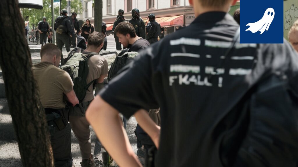 Kyösti Numminen hymyilee iloisesti, taustalla Schengen-alueen kartta, joka on muutettu markkinapaikaksi.