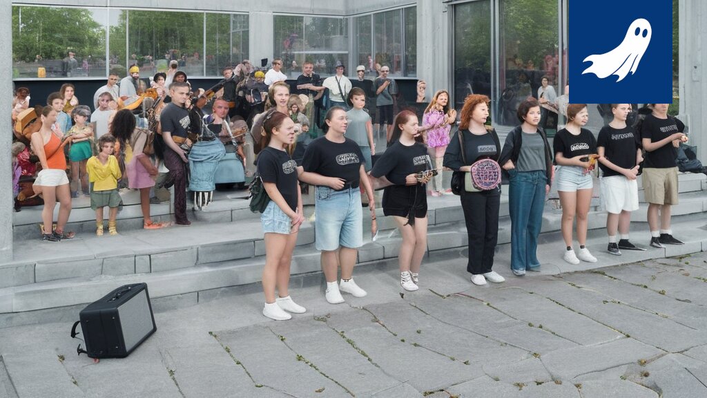 Ratinan stadionilla esiintyvä orkesteri, joka symboloi datan ja musiikin yhdistelmää ennustustarkoituksessa.