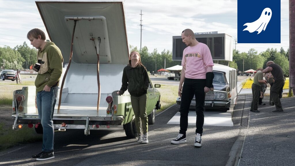 Robotti korvaa ihmisyrittäjän Tampereella, kuvastaen automatisoinnin ja tehokkuuden paradoksaalista kehitystä.