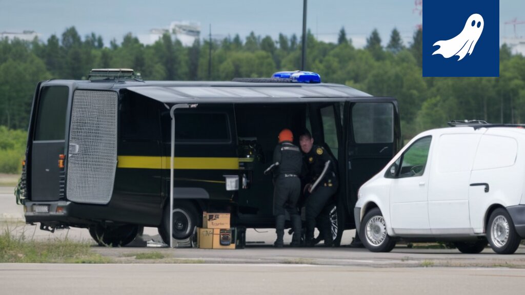 Muunnettu linja-auto ajaa Leipzigin lentokentällä, valmiina sieppaamaan lennokkeja.