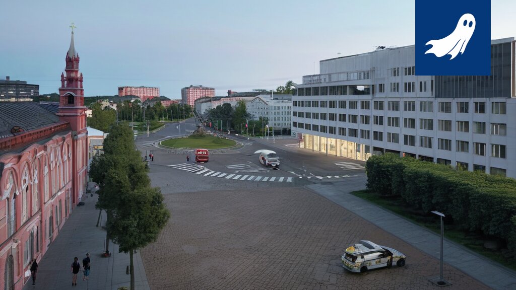 Robocop jakaa ilmaisvaatteita Tampereella, valvoen tarkasti vaatekelpoisuutta kriteereiden perusteella.