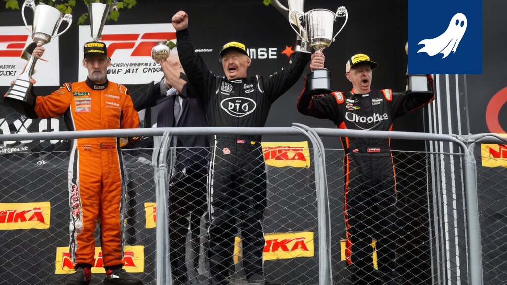 Sarjakuvamainen kuva F1-autosta, jonka perässä on robottituomari, viitaten satiiriseen uutisartikkeliin.