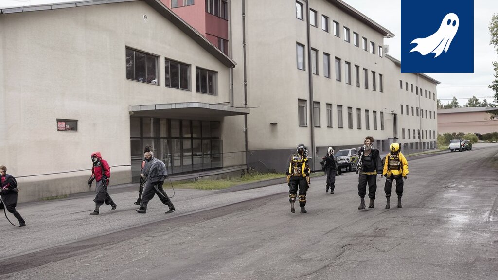 Oriveden Kampuksen opiskelijat suorittavat aamujumppaa, jonka tarkoituksena on tuottaa energiaa kampuksen lämmitykseen.