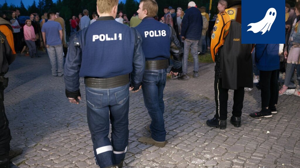 Kuva ruuhkaisesta valtatiestä Sastamalassa, jossa näkyy robottiohjattuja heijastimia ja mahdollisesti peuroja.