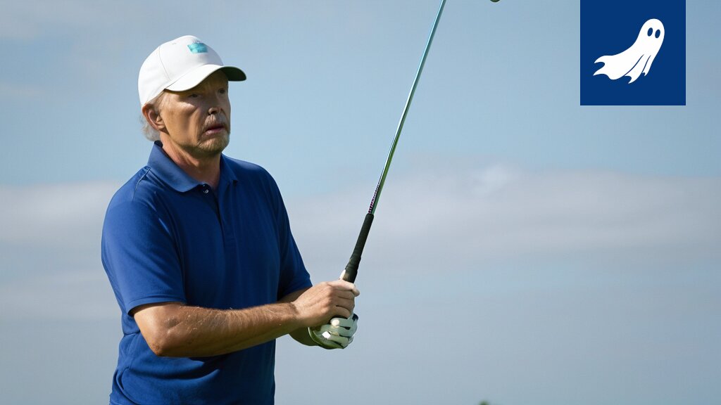 Kuva Brygnar Guldgruvasta ja robottigolffareista Bermudan saarten golfkentällä.