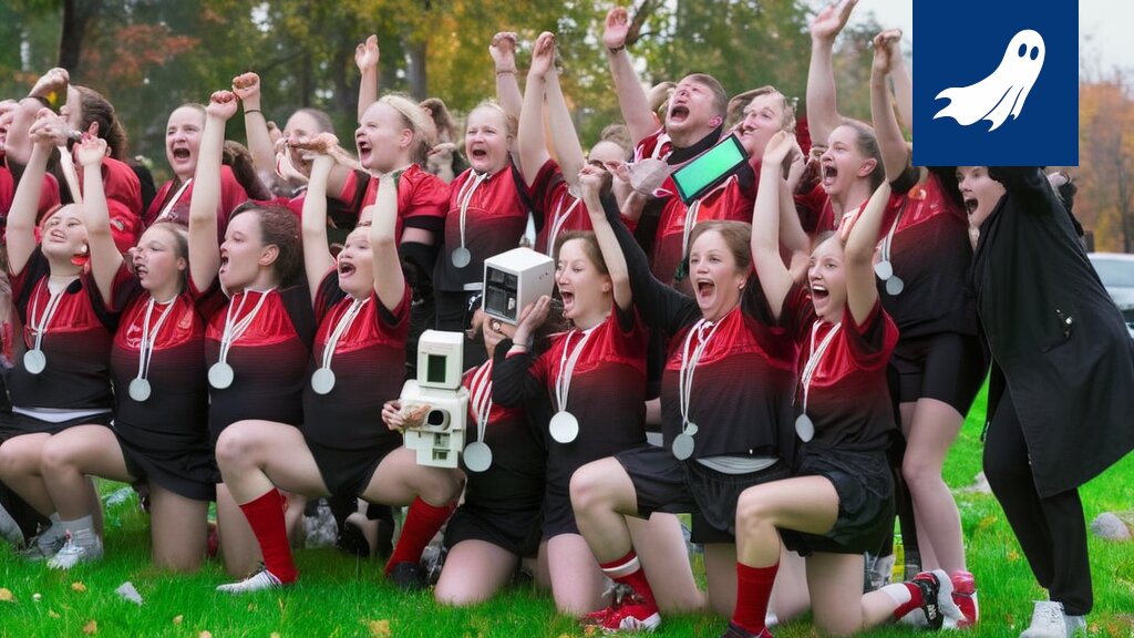 Naisten rugbyjoukkue juhlii voittoa, taustalla Tampereen kaupunkikuva.