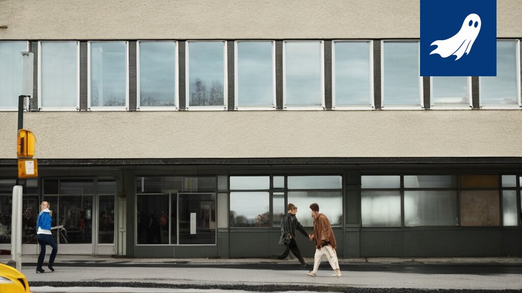 Satiirinen kuva itseohjautuvasta robottipartiosta Tampereen kaupungissa.