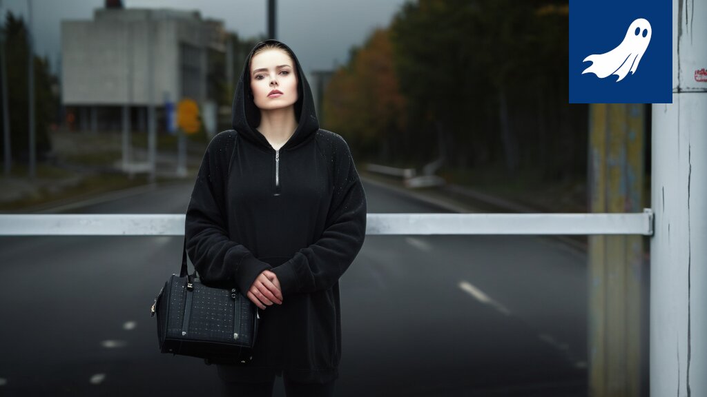 Sarjakuvamainen kuva nuoresta, jonka päästä lähtee johtoja tietokoneeseen, symboloiden digitaalista valvontaa.