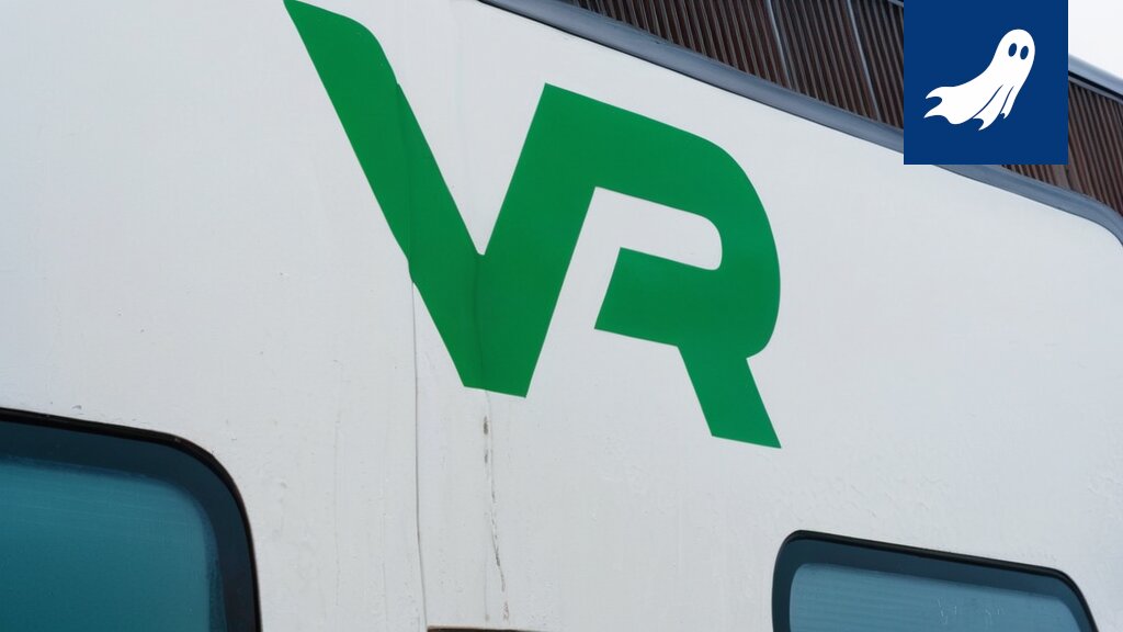 Veturinkuljettaja hymyilee virtuaalitodellisuuslasit päässä, symboloiden VR:n uutta lohkoketju-aloitetta.